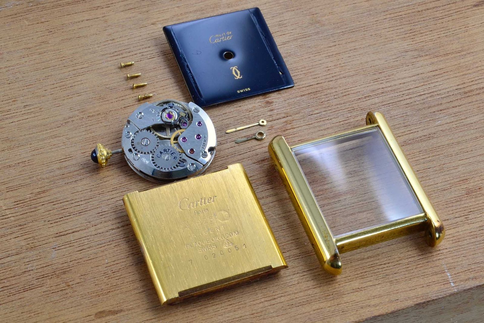 Repair of a mechanical Must de Cartier Tank Onyx – LumeVille