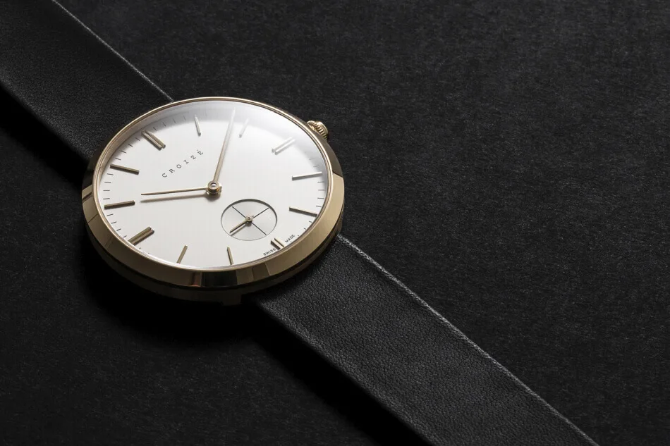 Croizé n°001 par Ludovic Roth : design épuré pour cette montre ronde extraplate
