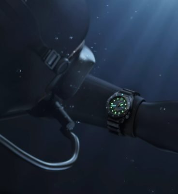 victorinox dive pro two-tone superluminova luminescent material