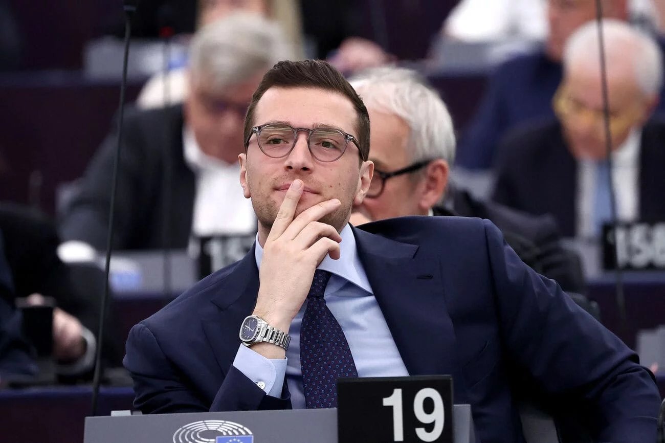 What watch does Jordan Bardella wear?