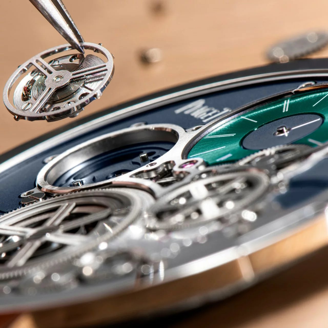 This Hand-Wound Watch Redefines Sophistication 1 This Hand-Wound Watch Redefines Sophistication