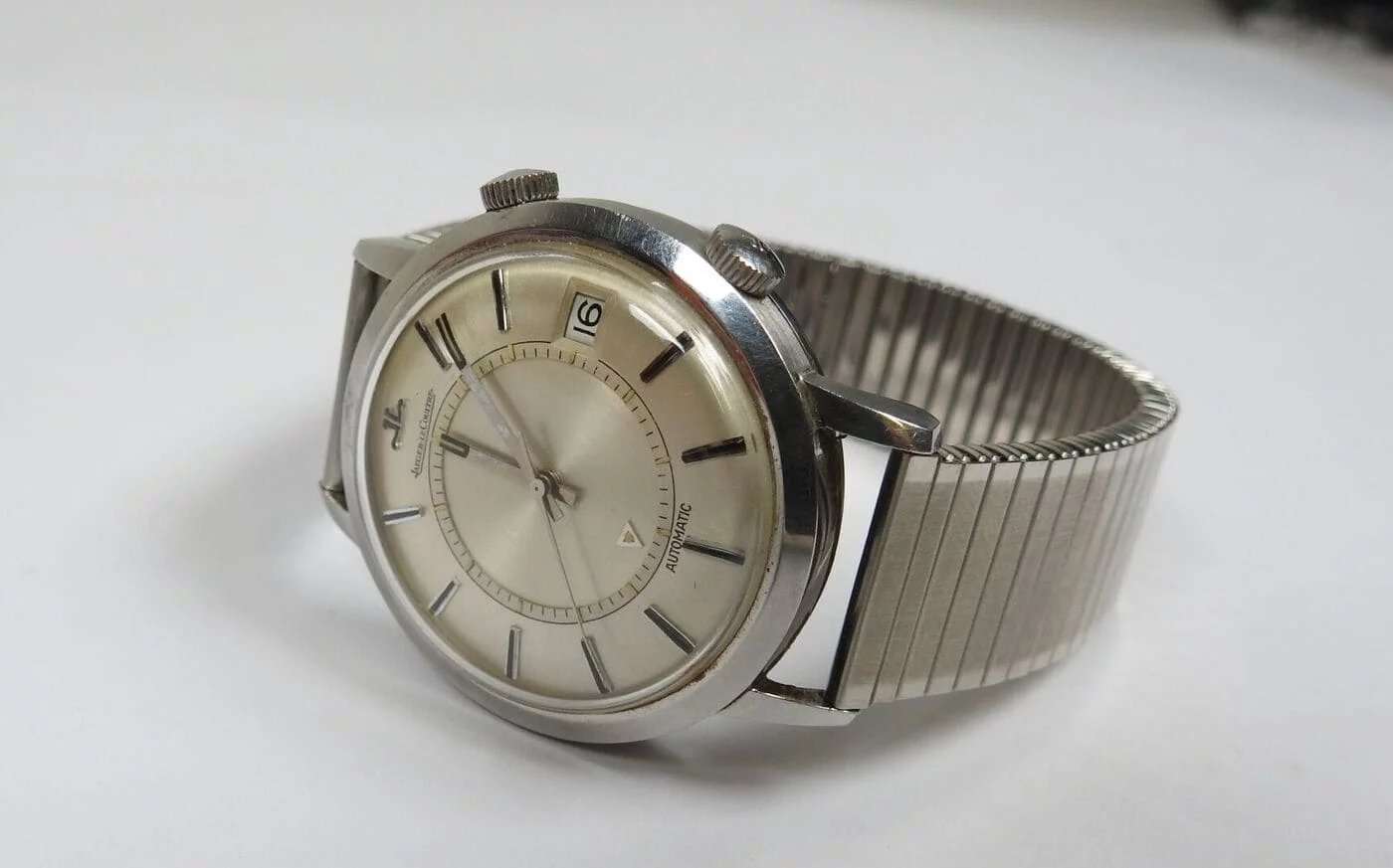 What Causes Some Watches to Vibrate on Your Wrist? 2 Jaeger LeCoultre Memovox watch