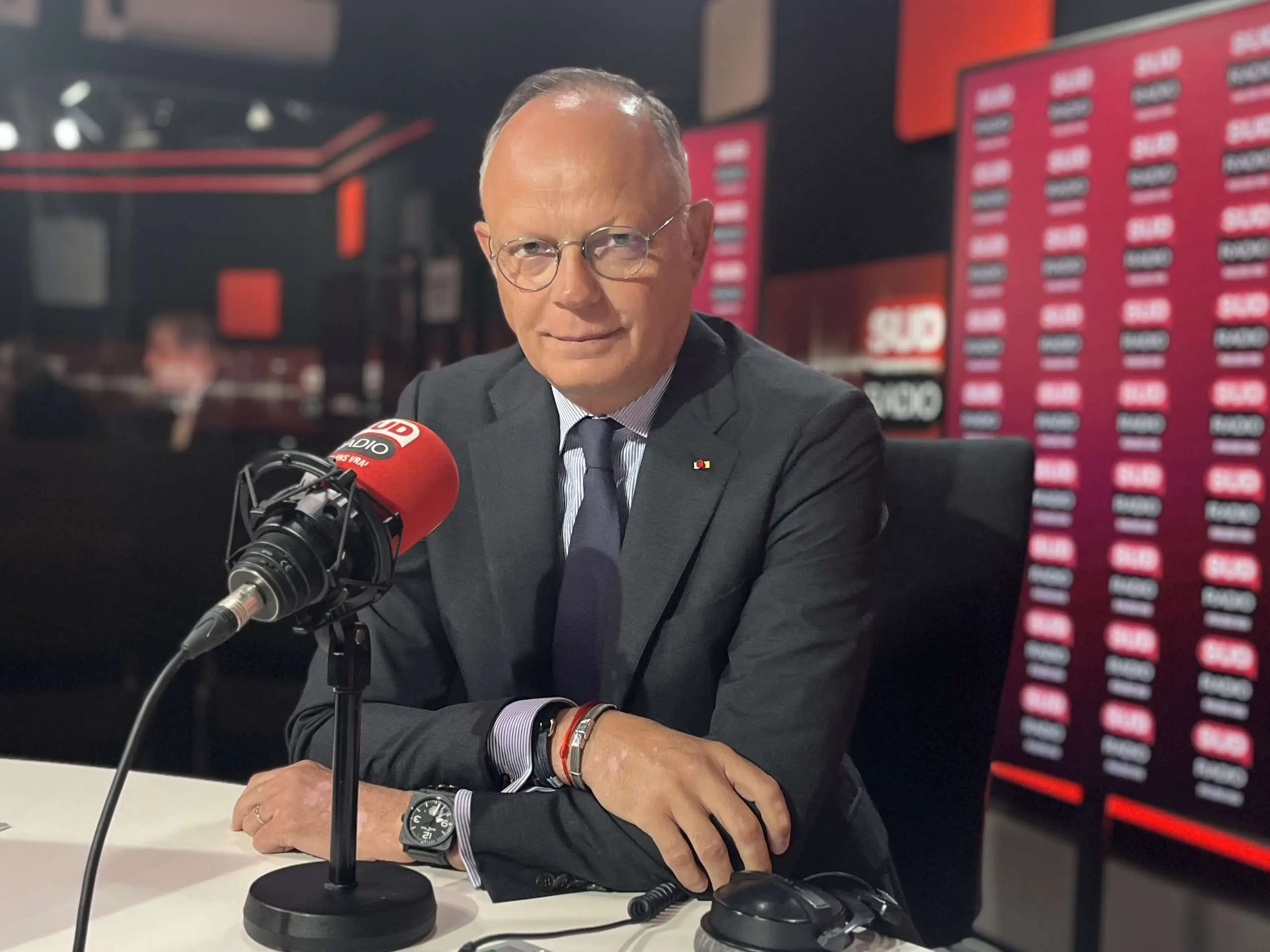 What Watches Does Édouard Philippe Choose to Wear? 7 Edouard Philippe BR black watch