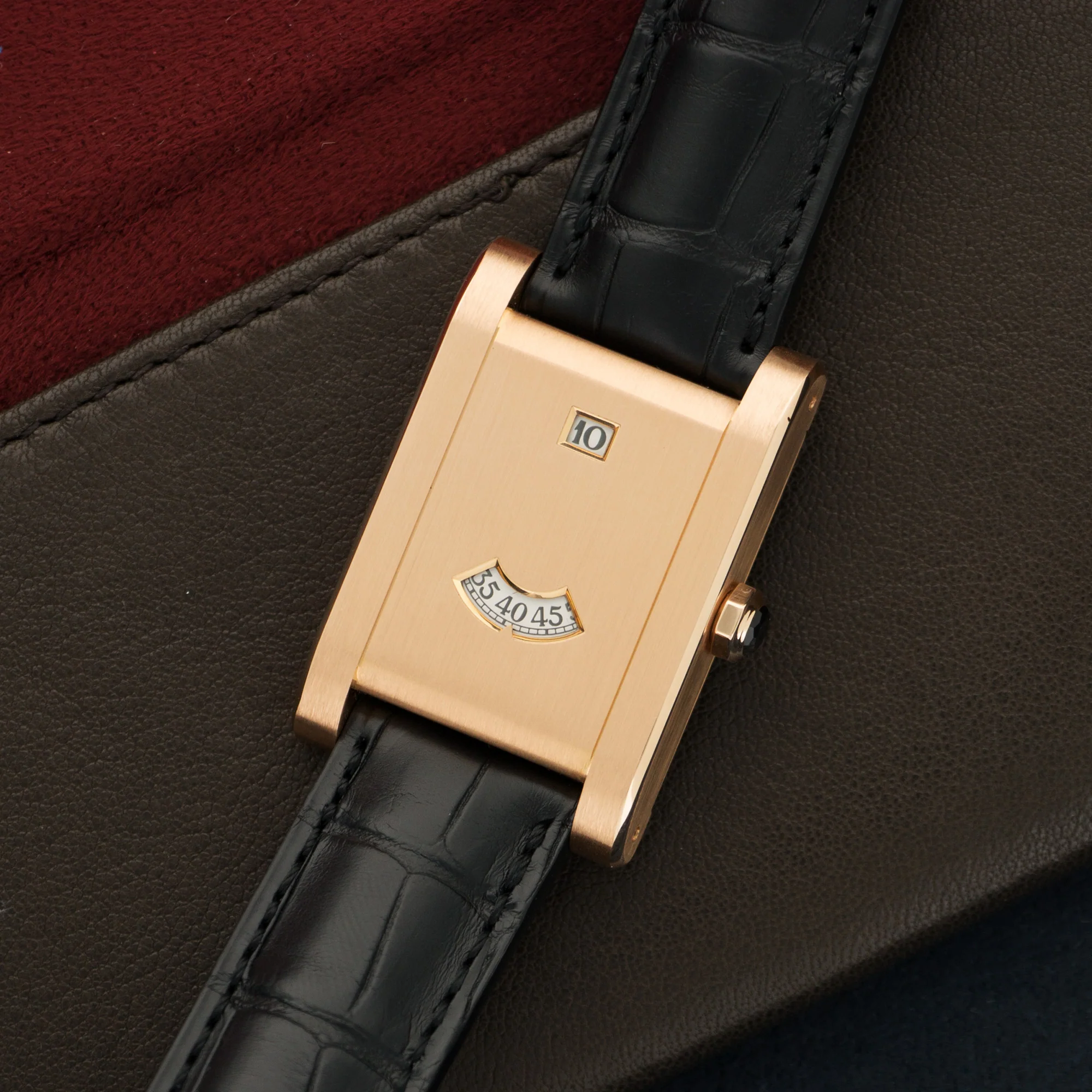 cartier tank jumping hour