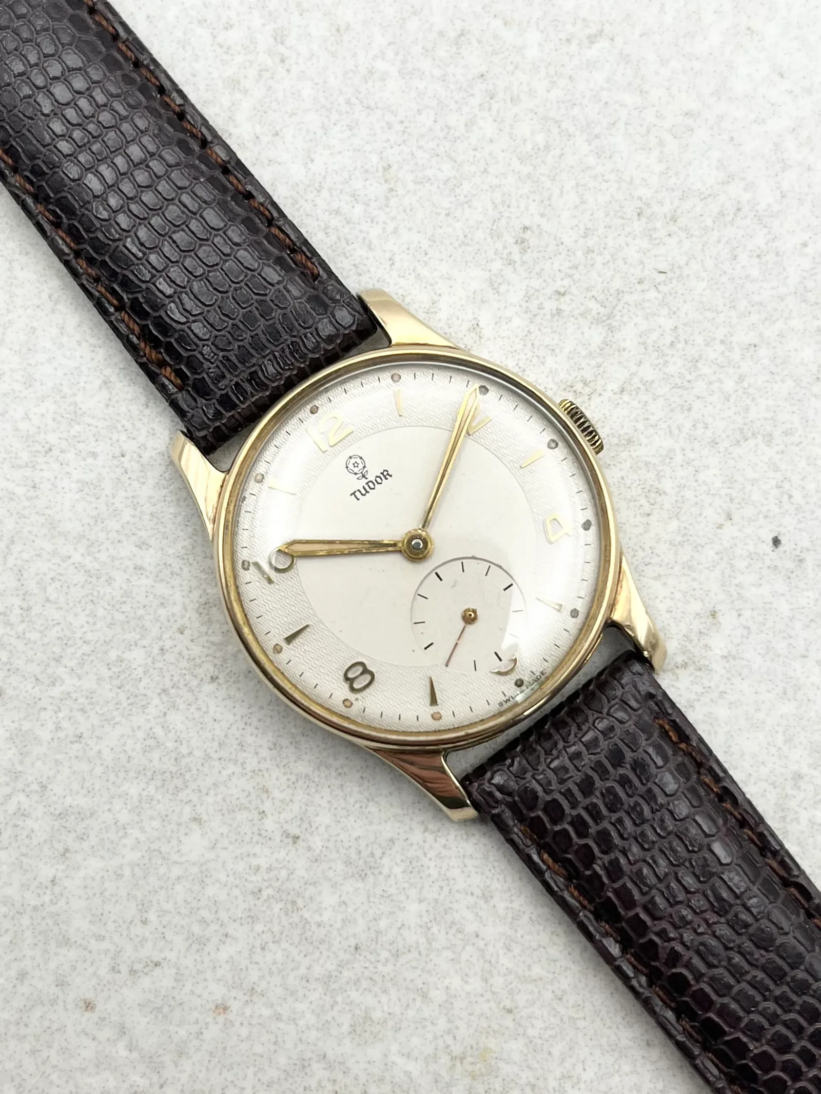 Not all old watches have a central second hand guide