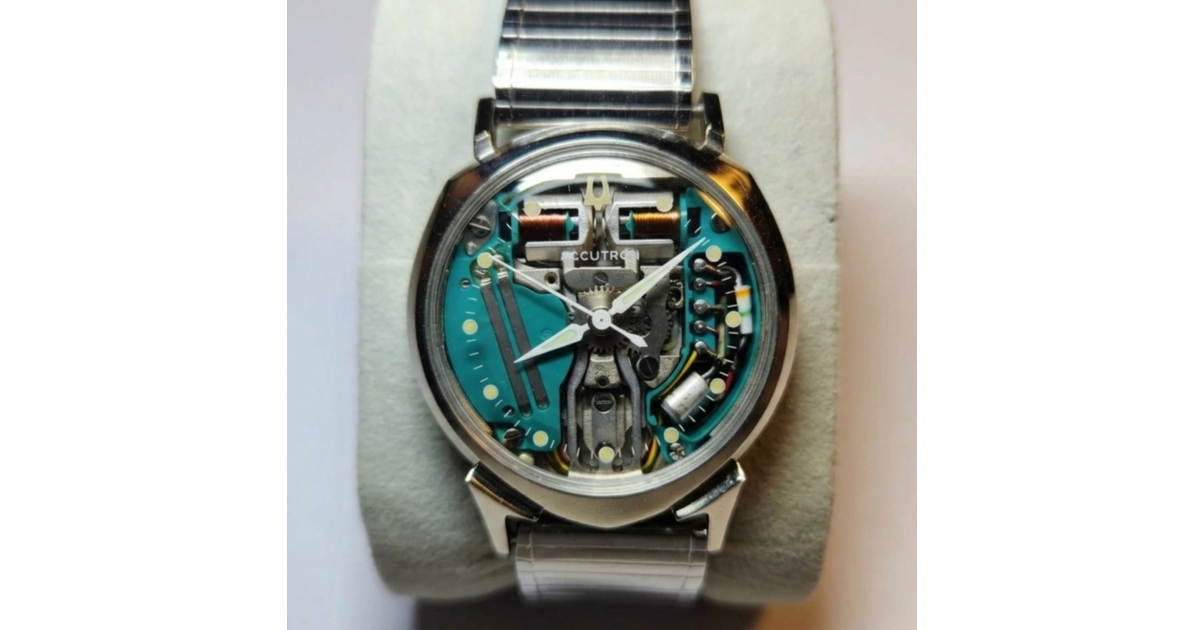 Review of the Accutron Spaceview 214 Alpha (Solid Gold/Gold Filled) 2 Review of the Accutron Spaceview 214 Alpha (Solid Gold/Gold Filled)