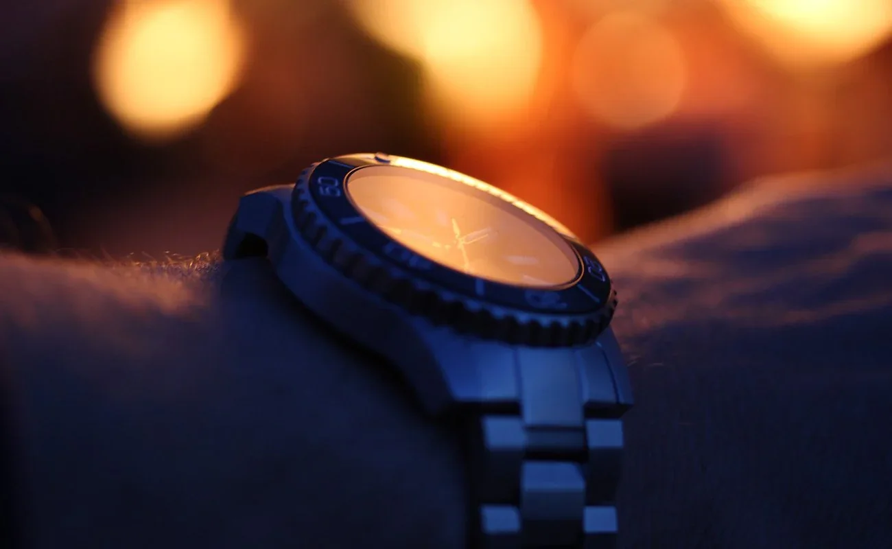 Presentation of sapphire mineral glass watches