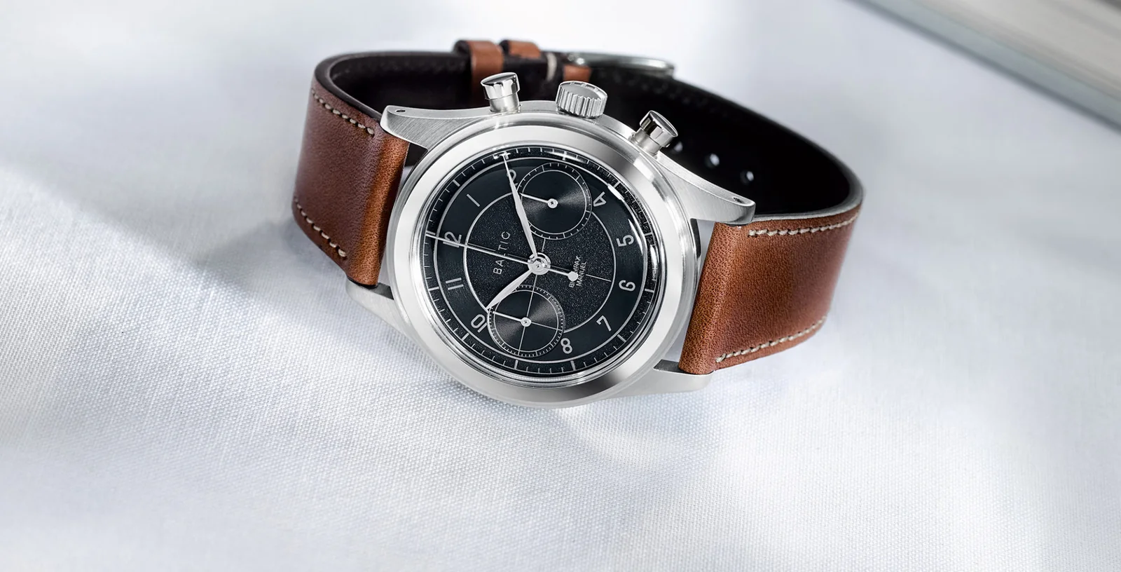 What does the step case watch case look like?