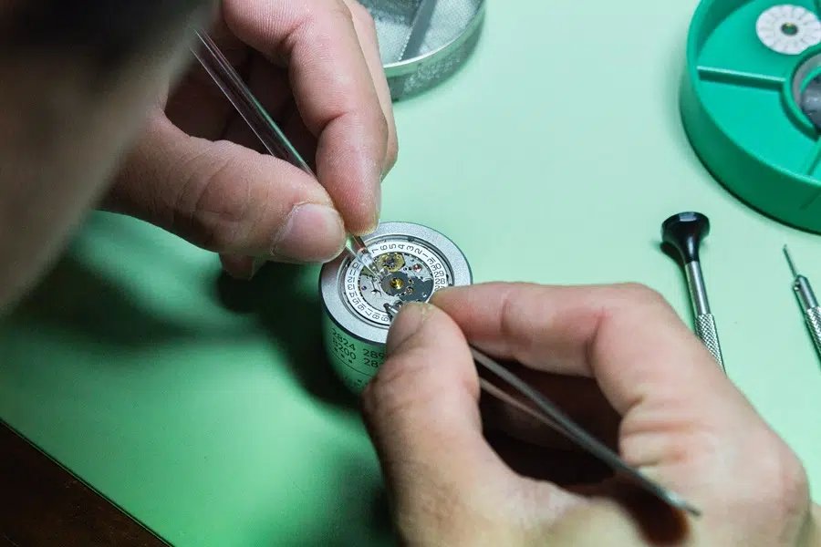 ocarat atelier paris 75001 services watches repair overhaul