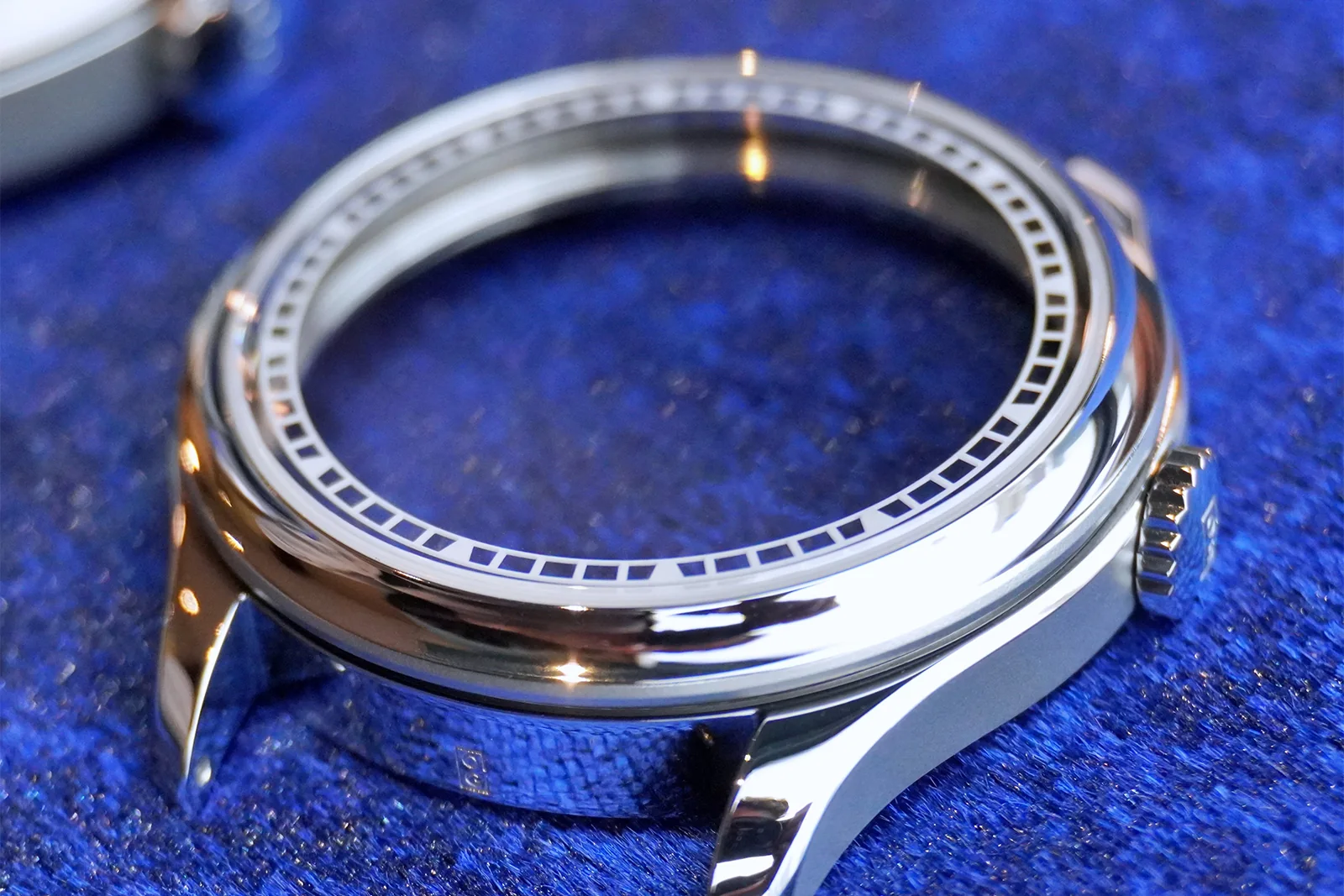 What does 904l steel case look like, difference 316l