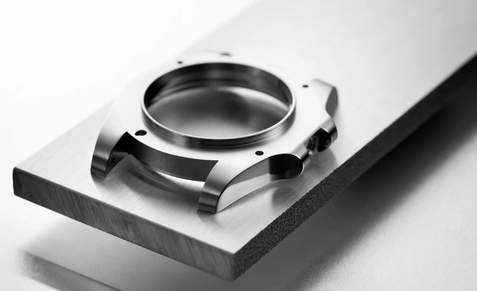Understanding the 904L Steel Case – Montres Passion