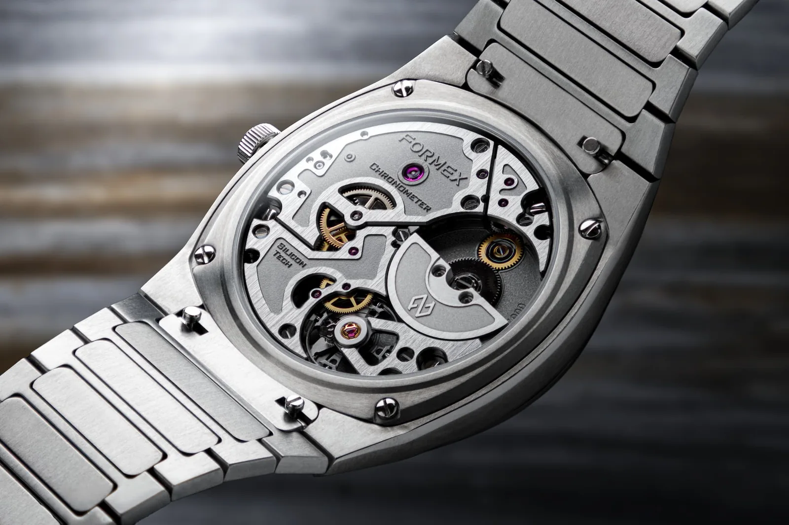 Features of Formex Aria Manufacture Chronometer Micro Rotor