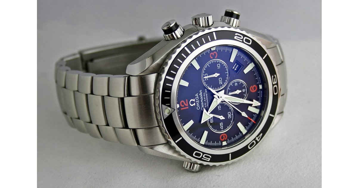 Intelligent Luxury: A Guide to Watches, Leather Goods, and Accessories